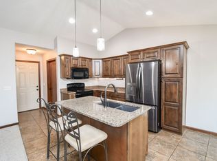 7610 S Peregrine Pl, Sioux Falls, SD 57108