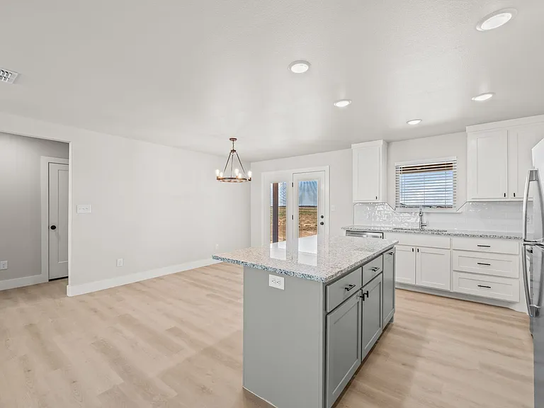 10517 East Cres #7400 — Photo 35