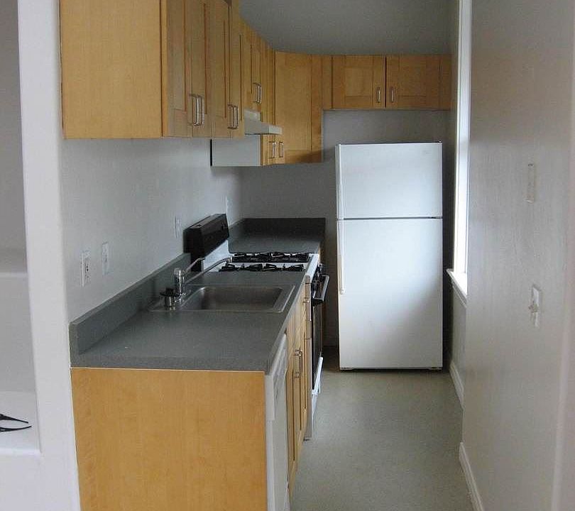 2nd image of 325 Market St APT 5