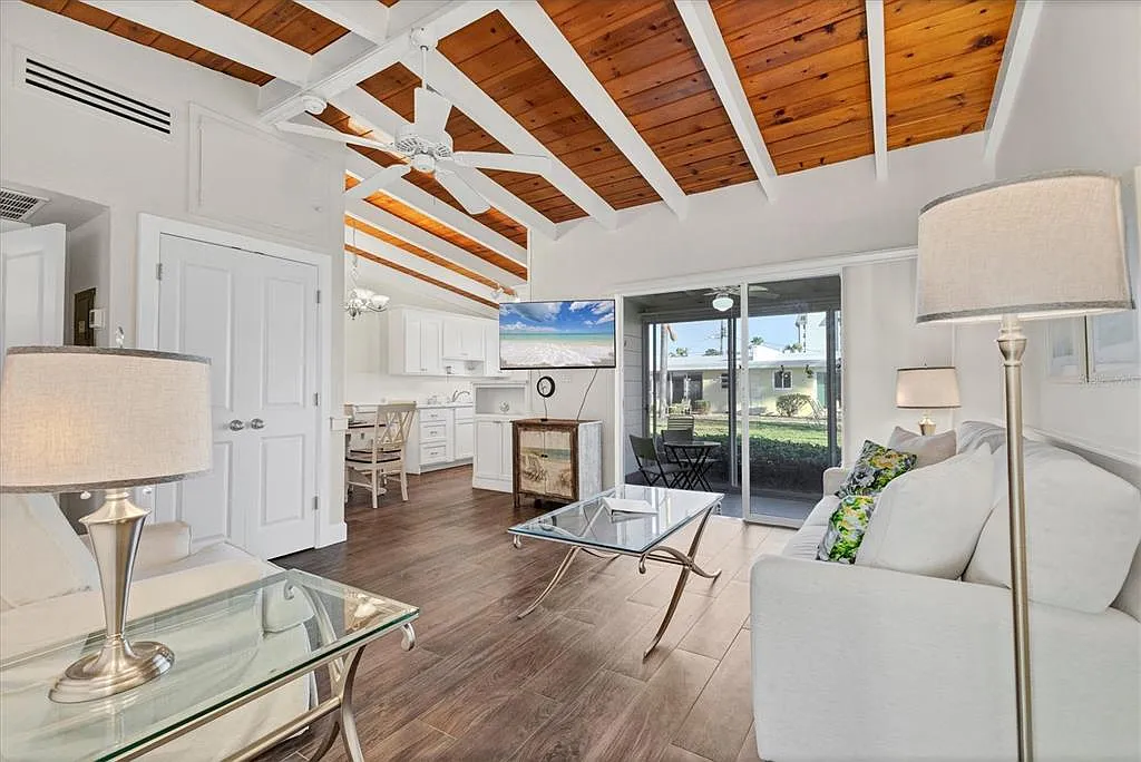 1 bed, 1.0 bath, 600 sqft, $7,500 — Photo 3
