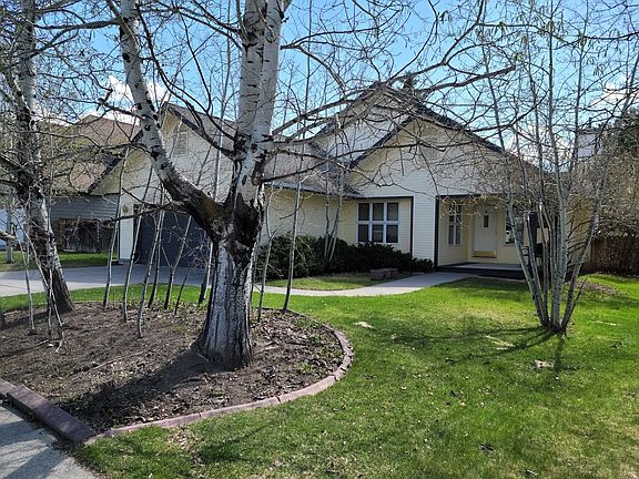 2nd image of 923 Woodland Dr