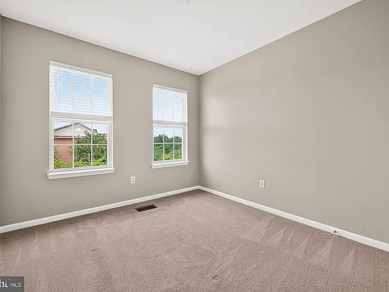 6805 Oregano Ln — Photo 44