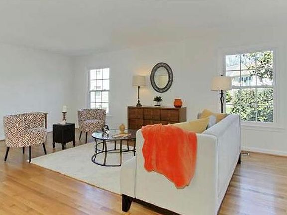 4th image of 7433 Hallcrest Dr