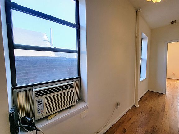 5th image of 657 10th Ave #U