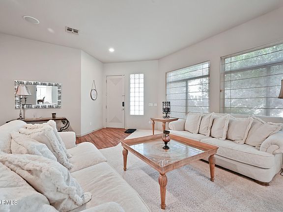 5th image of 2219 E Valencia Dr