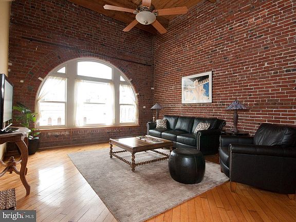 2nd image of 122-24 Chestnut St #501