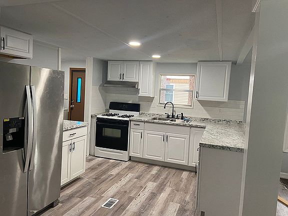 2nd image of 3565 Weymouth Dr