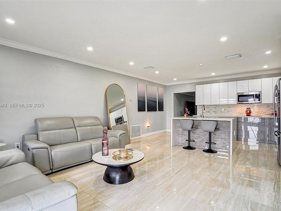 1st image of 631 E 53rd St
