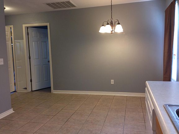 5th image of 1363 Laurie Ln