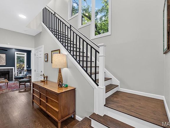 5th image of 366 W Point Ct