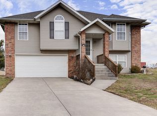 901 W Ridgecrest St, Ozark, MO 65721