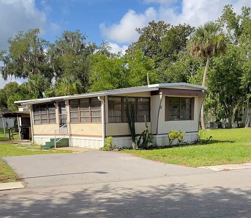 1st image of 548 Sandy Palm Dr