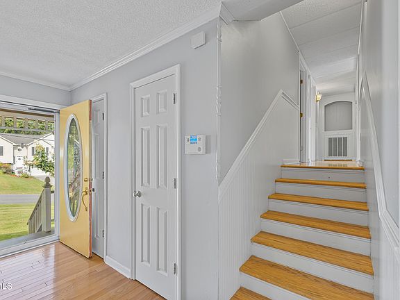4th image of 111 Vanderbilt Dr