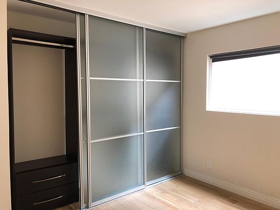 5th image of 427 S Manhattan Pl