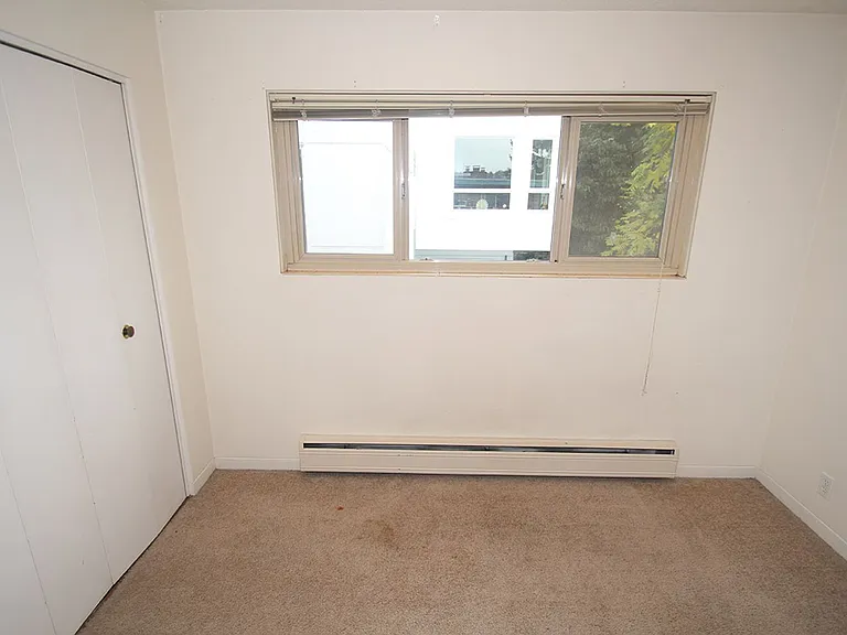 2323 W Newton St — Photo 6
