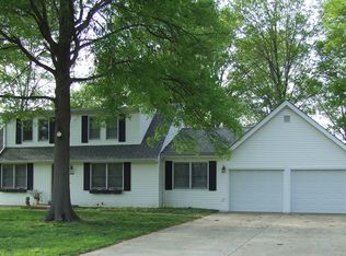 1015 Rose Hill Ln, Ballwin, MO 63021