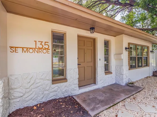 135 SE Monroe Cir N, Saint Petersburg, FL 33703