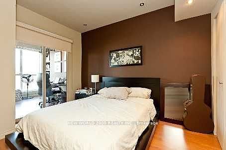 3rd image of 633 Bay St #Penthouse 09
