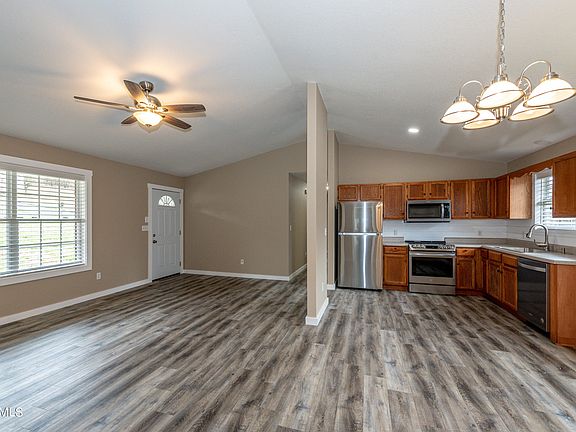 4th image of 301 Bowers Park Cir