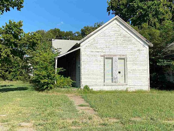3rd image of 320 W Broadway Ave
