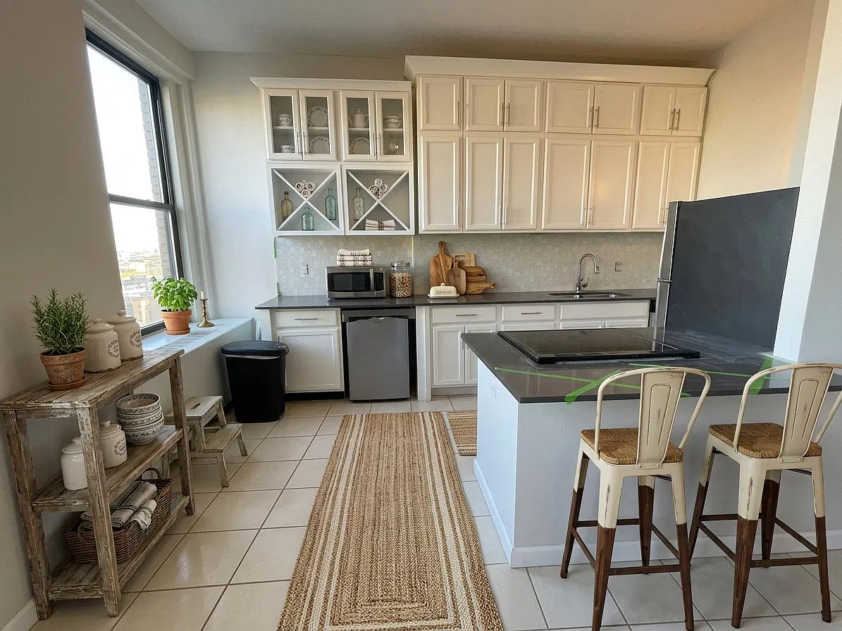 2 bed, 1000 sqft, $2,500 — Photo 2