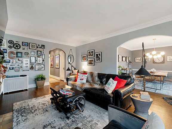 4th image of 609 W Stratford Pl APT 7C