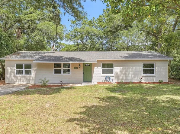 6040 Knollwood Dr, Dade City, FL 33523