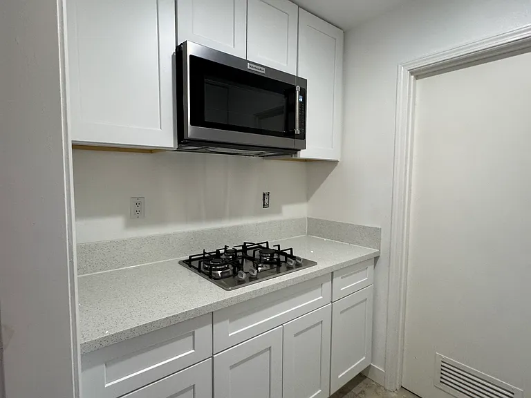 528 N Placentia Ave — Photo 40