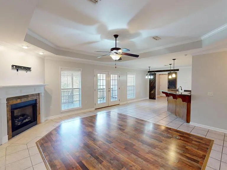 109 Mohegan Dr — Photo 3