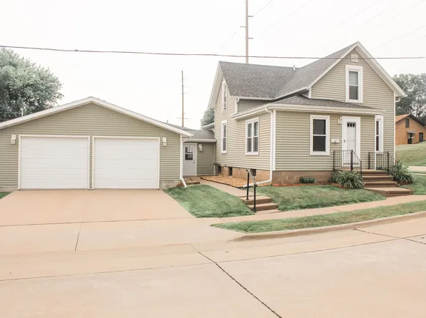 402 N 5th St, Bellevue, IA 52031