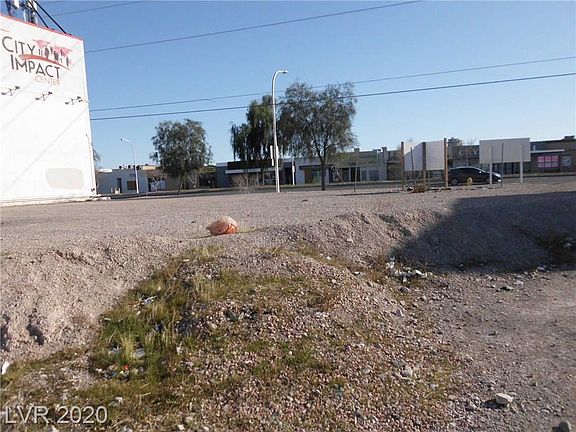 4th image of 946 E Sahara Ave