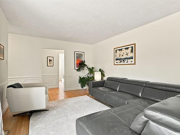 4th image of 2202 Albert AVENUE