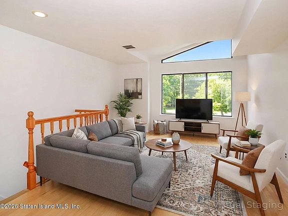 5th image of 3438A Amboy Rd