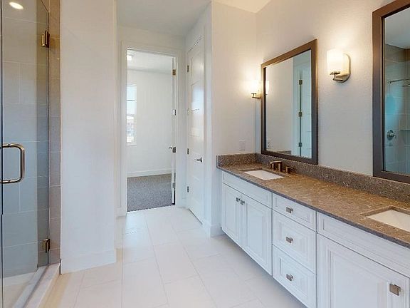 Biscayne Owner s Bath