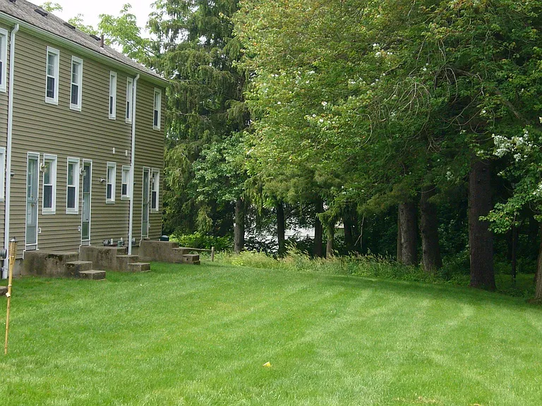 24 Hobart Ln #24 — Photo 7