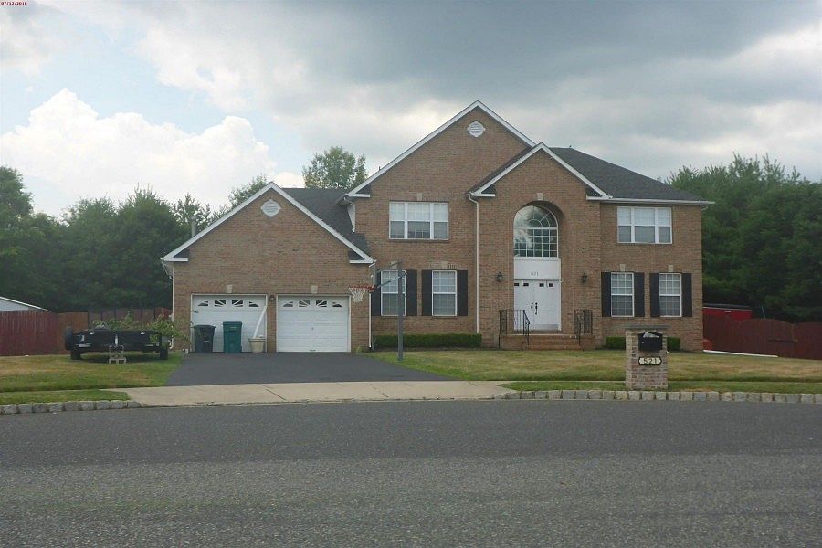 1st image of 521 Hartshorne Ct