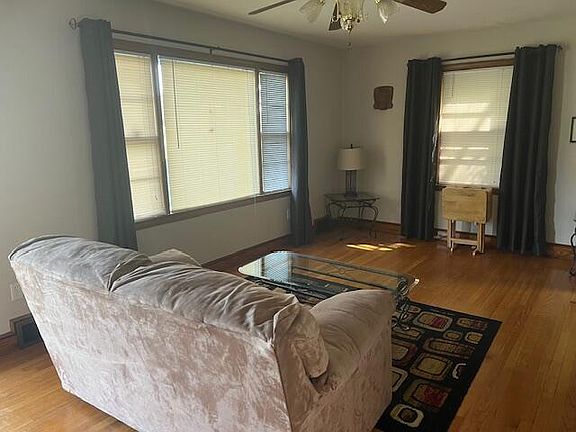 3rd image of 202 College St