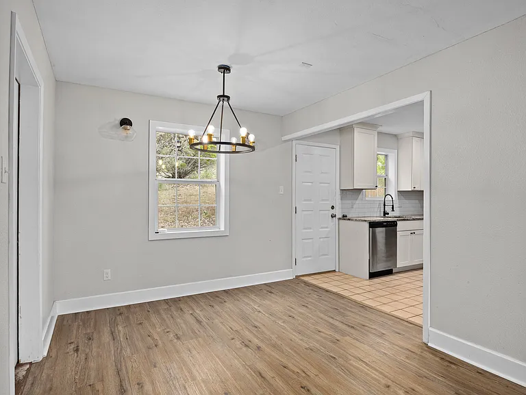 138 Hobson Ln — Photo 5