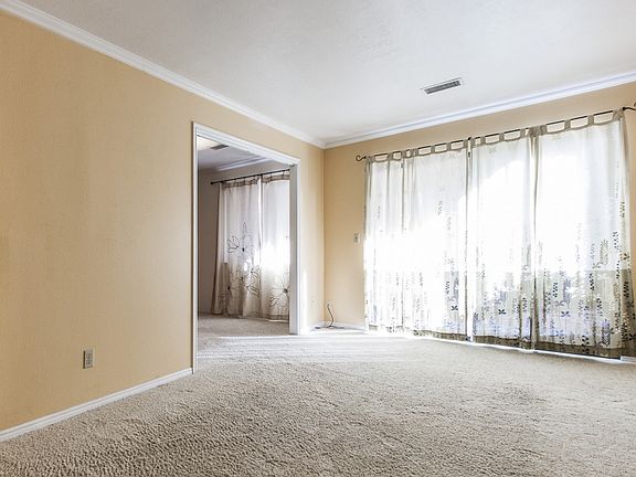 3rd image of 1450 E Highlandcv Ln