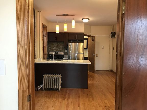 3rd image of 300 S 3rd St APT 1E