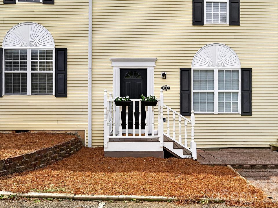 1st image of 1057 19th St NE