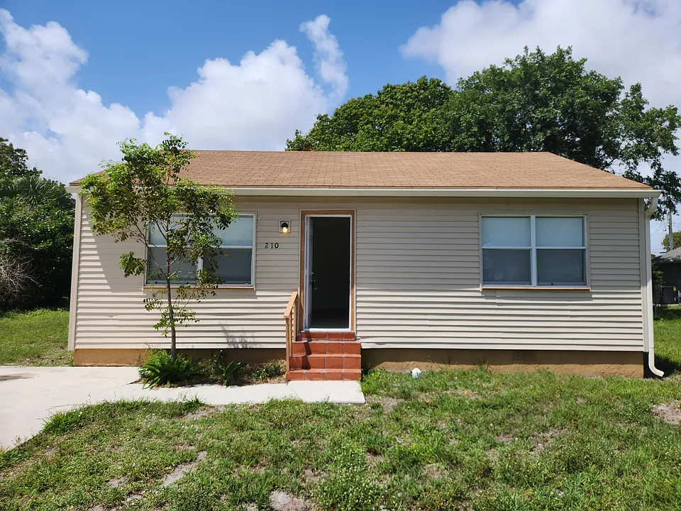 210 NW 13th Ave