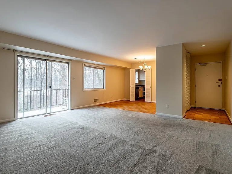 10648 Montrose Ave #102 — Photo 7