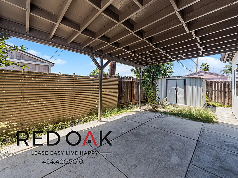 11028 Califa St — Photo 5