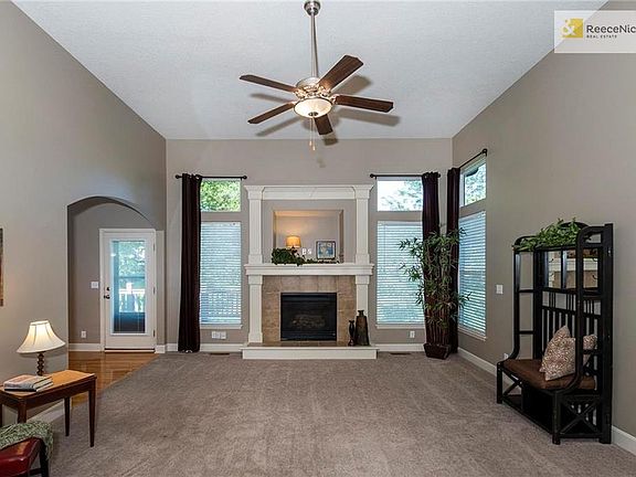 3rd image of 1424 NE Whitestone Dr