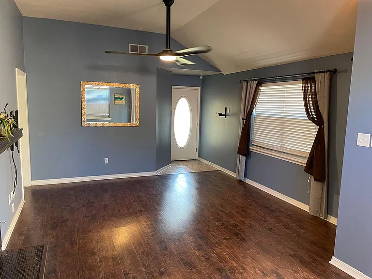 1336 Pecan Sq — Photo 6