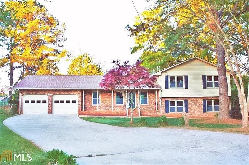 1st image of 608 Sandhill Cir SE