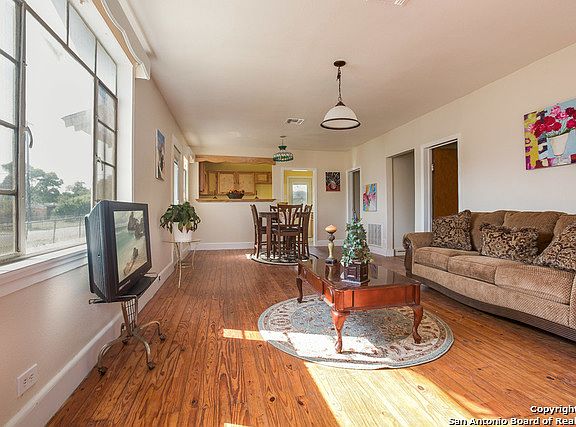 5th image of 1602 Ruiz St