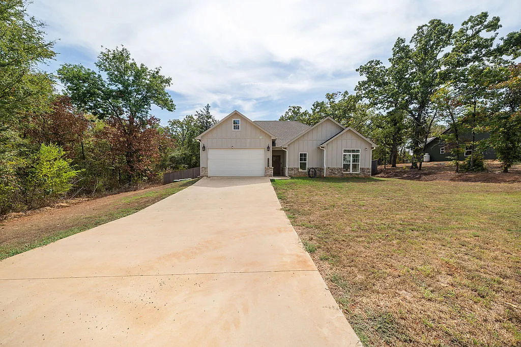 3 bed, 1731 sqft, $2,400 — Photo 1