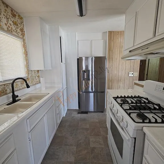 2110 Balboa Dr — Photo 3